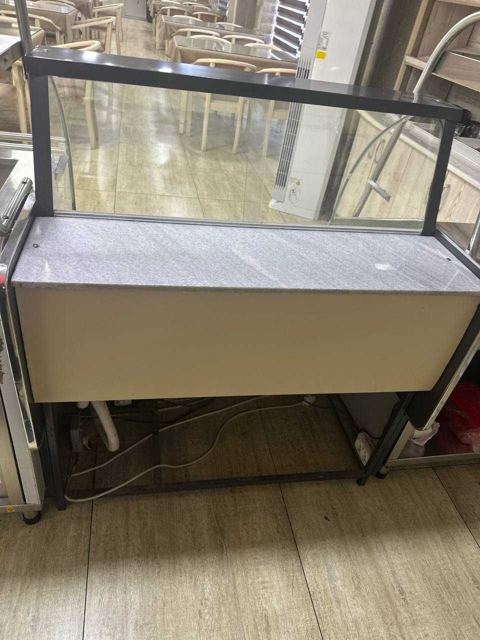 Продам холодильную витрину