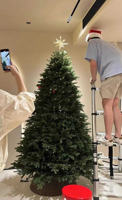 Продам новогоднюю елку исскуственная натуральная