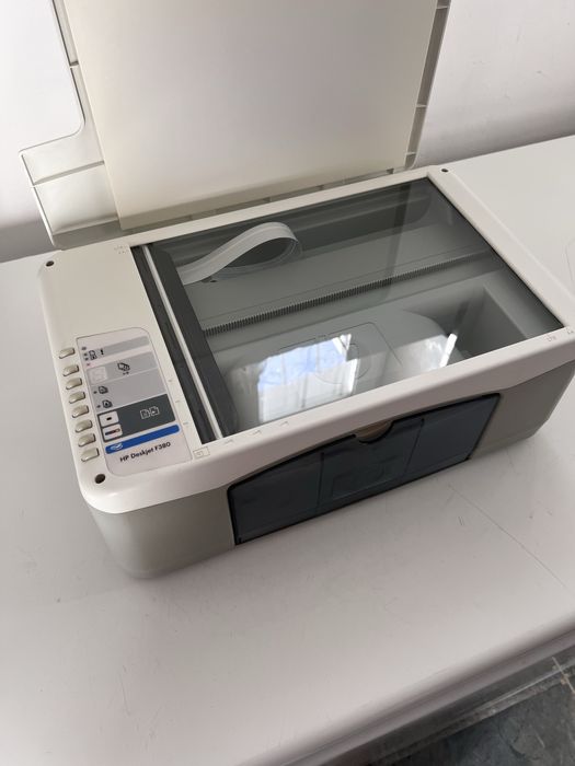 HP Deskjet F380 — принтер / сканер / копир