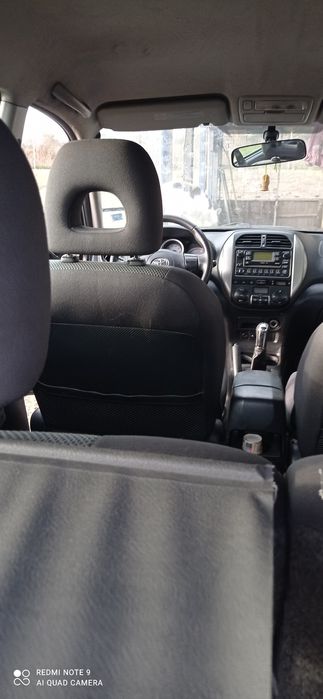 Продавам Тойота Рав 4