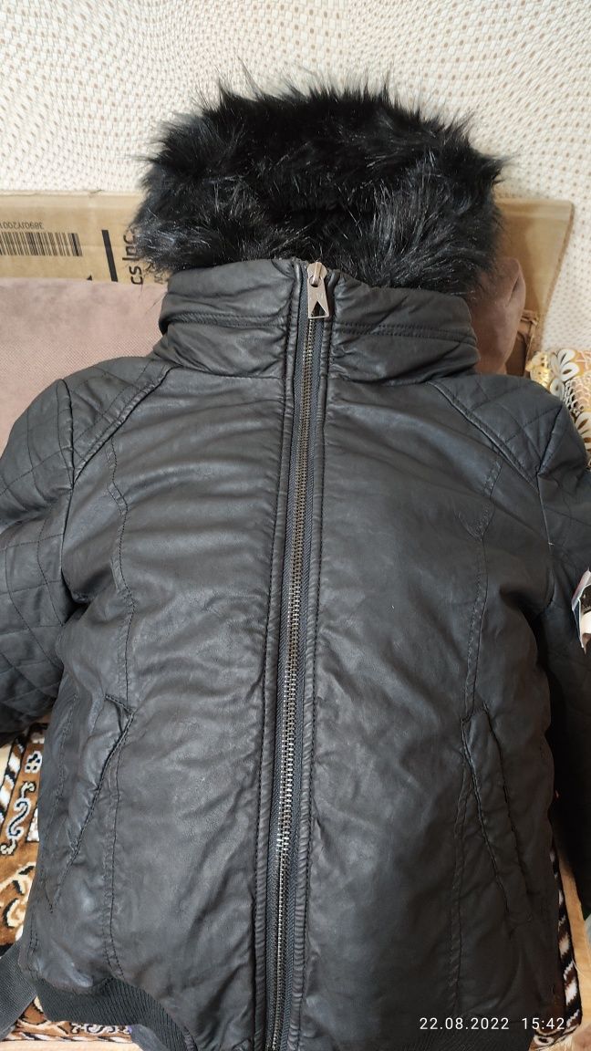 Женская куртка с капюшоном экокожа