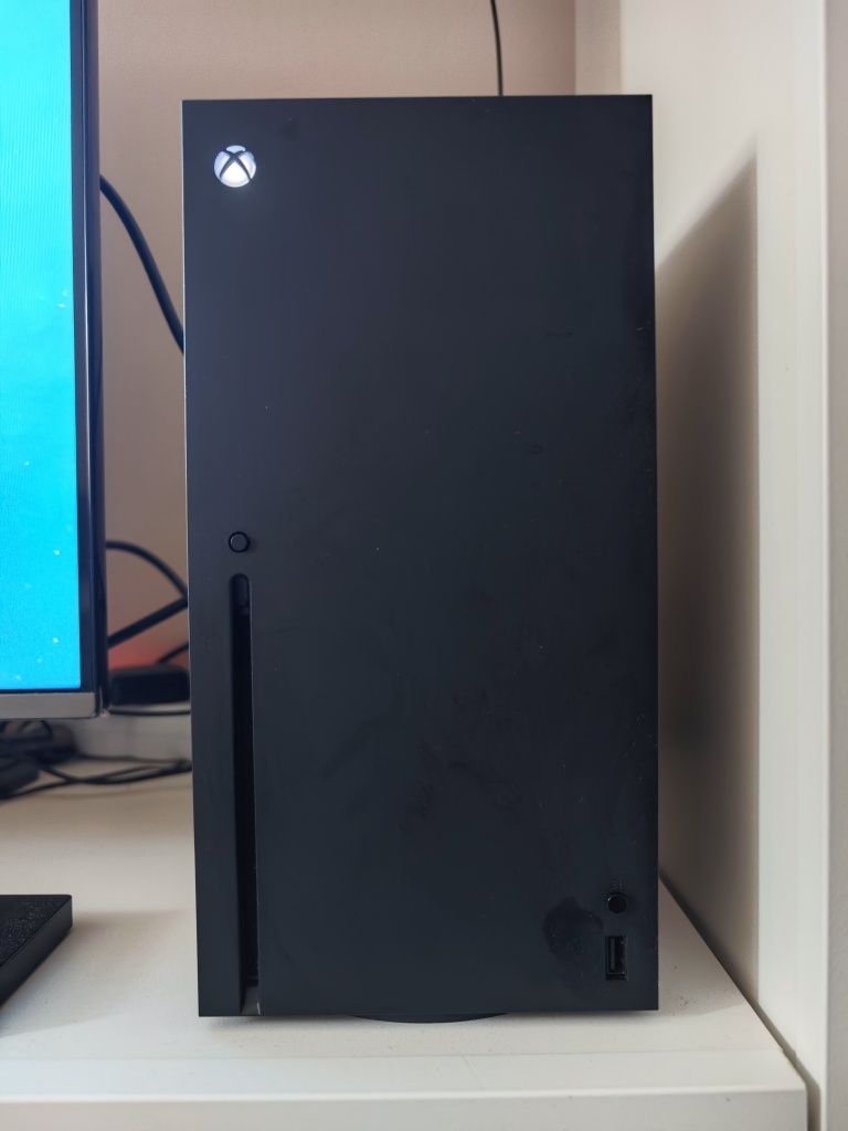 Xbox Series X 1TB – Перфектно състояние | 4K конзола от ново поколение