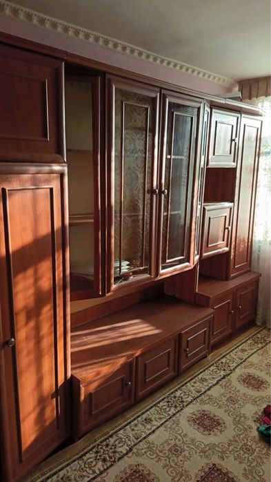 Мебельный гарнитур сотилади