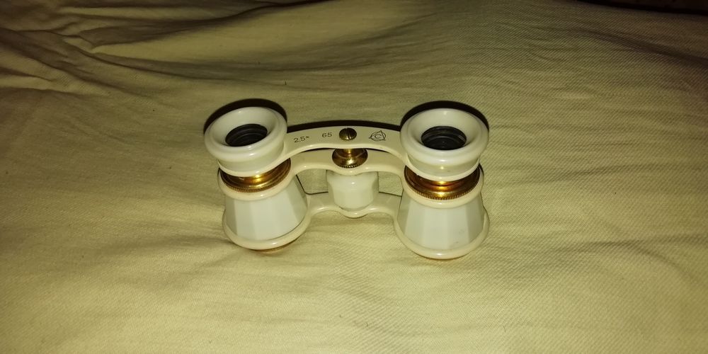 Продам бинокль хороший подарок
