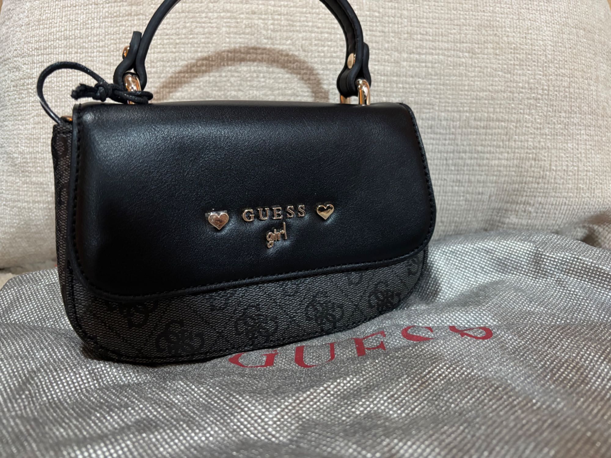 Мини Чанта Guess !