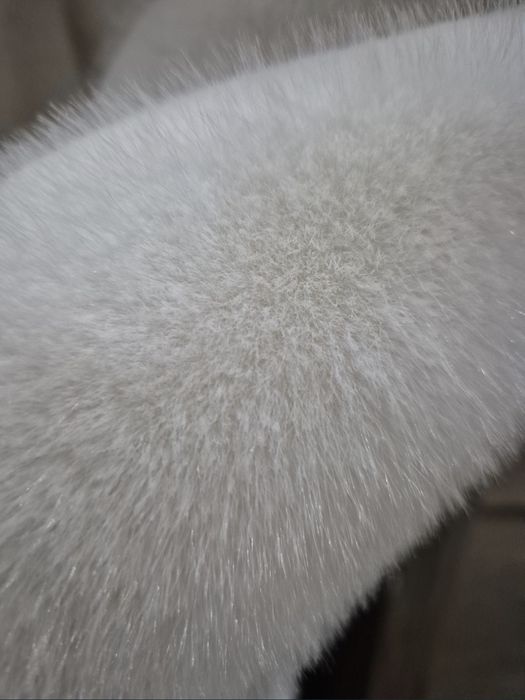 Продам  НОВУЮ   НАТУРАЛЬНУЮ  женскую шубу