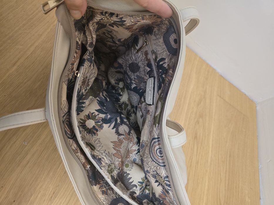 Бежова дамска чанта