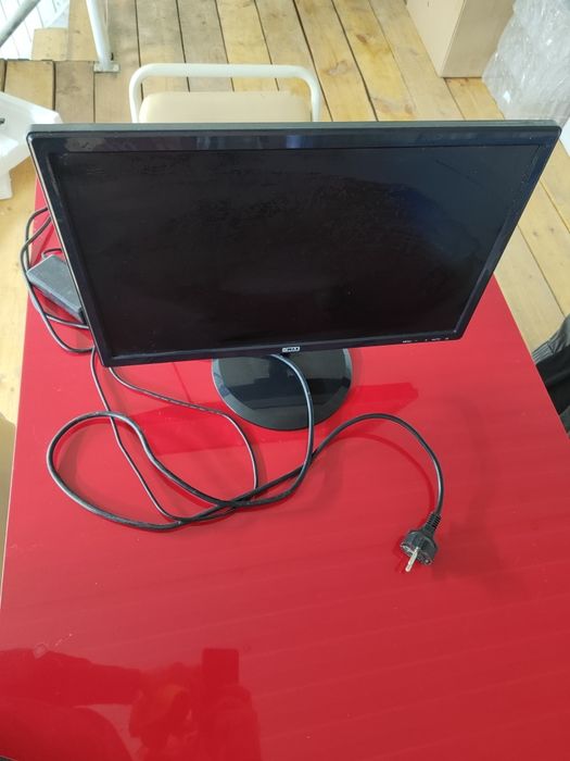 Монитор Qmax 15 диагональ