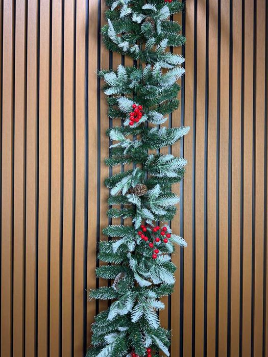 Хвойная ветка. Хвойная лапа. Ёлочная ветка. Гирлянда. Декор из елки