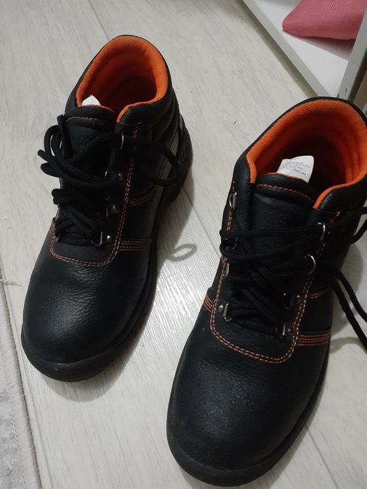 Продам спецобувь