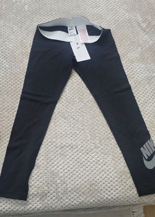 Клин Nike чисто нов размер М
