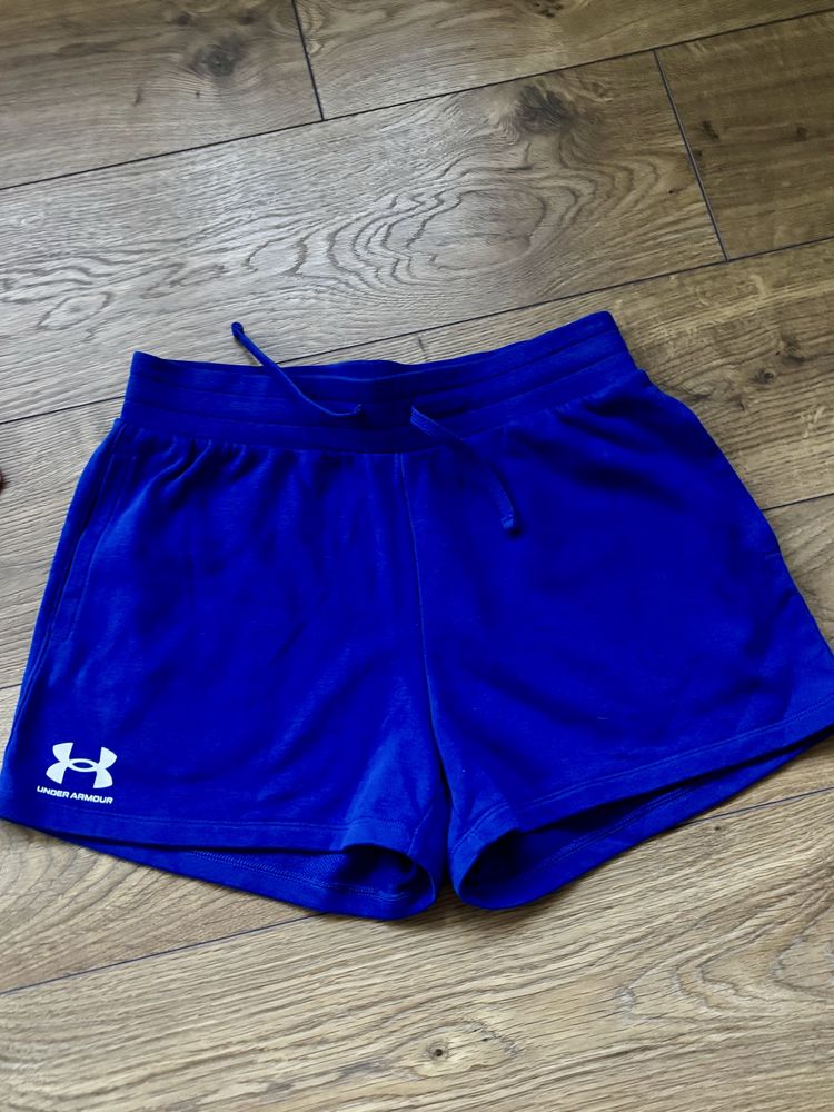 Дамски спортни шорти Under Armour