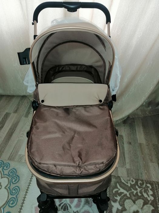 Продоётся коляска почти новая имеется в комплекте сумка