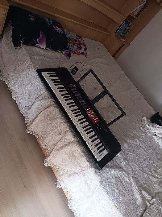 Vând orga Yamaha F51