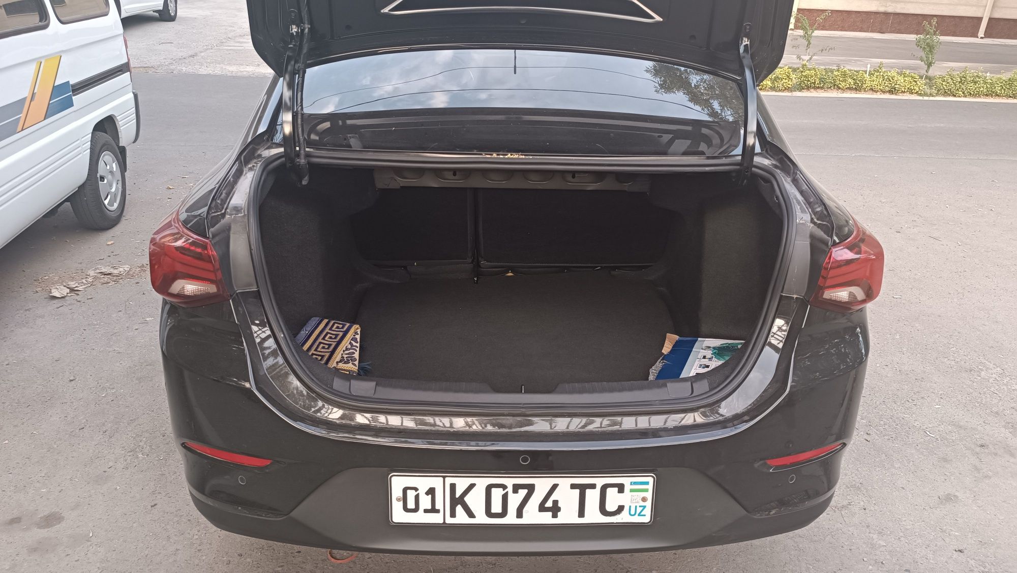 Avtomobil Onix Premier Plus
