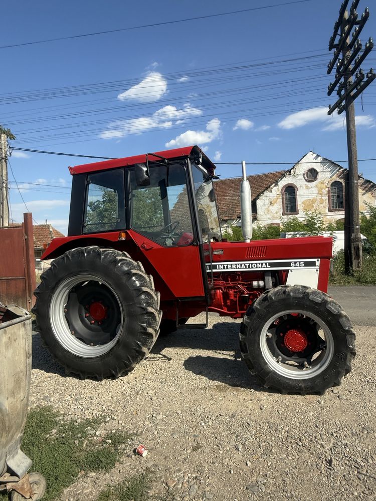 Vand sau schimb tractor Case International 645 ,4x4