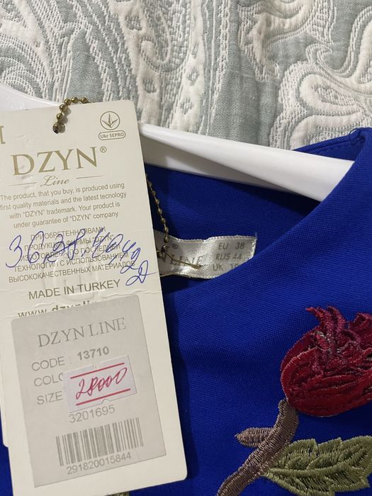 Платья в наличии не одевались