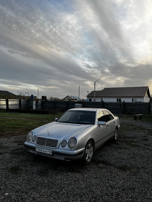 Продам мерседес 210