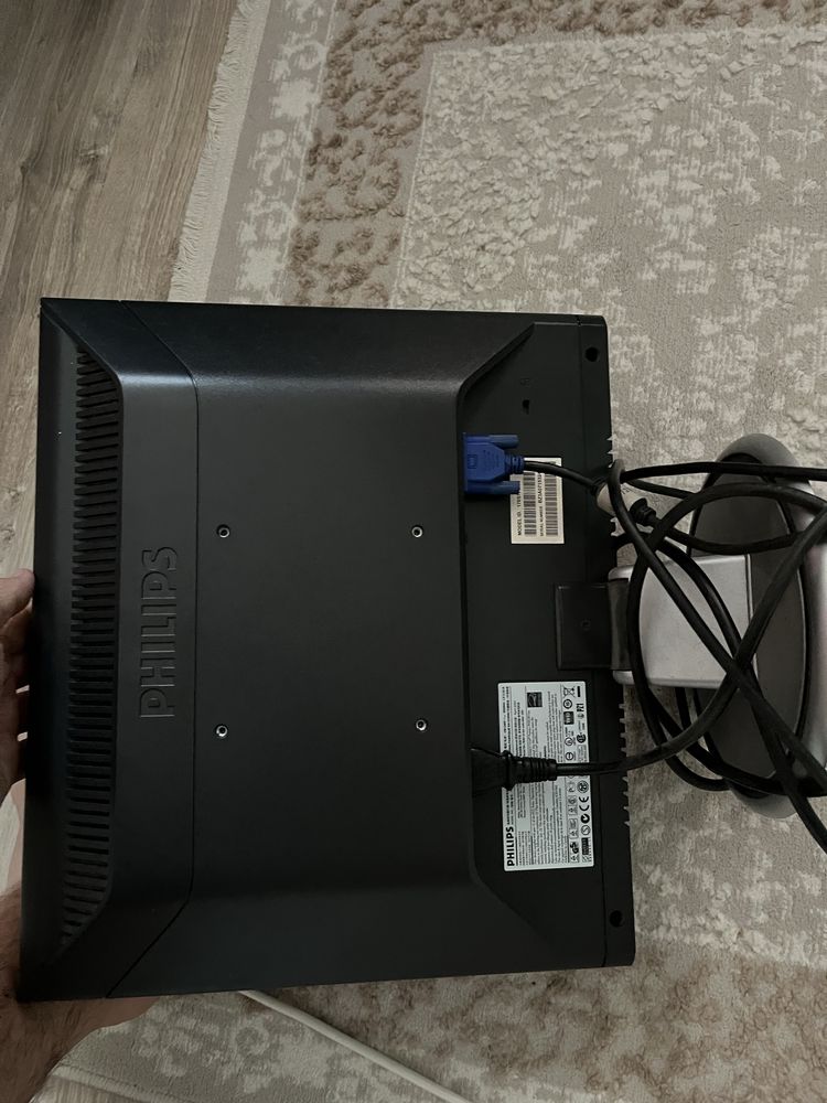 Монитор Philips