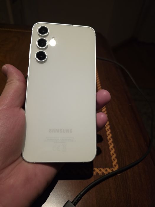 Продается Samsung s23 Fe в отличном состоянии!!!