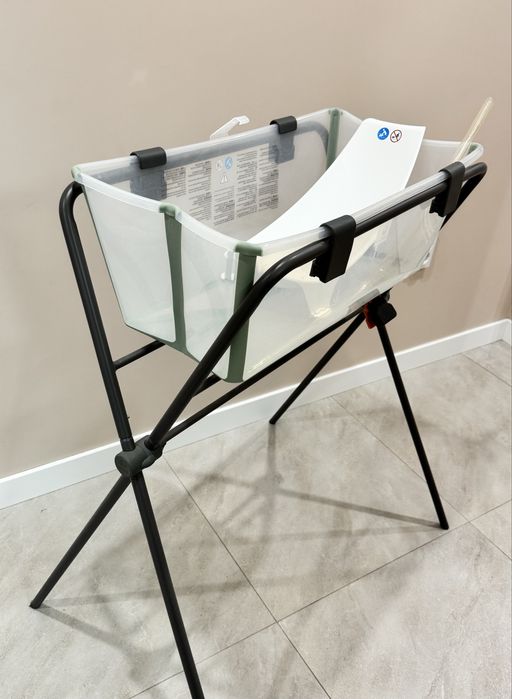 Продам складную ванночку с подставкой от stokke