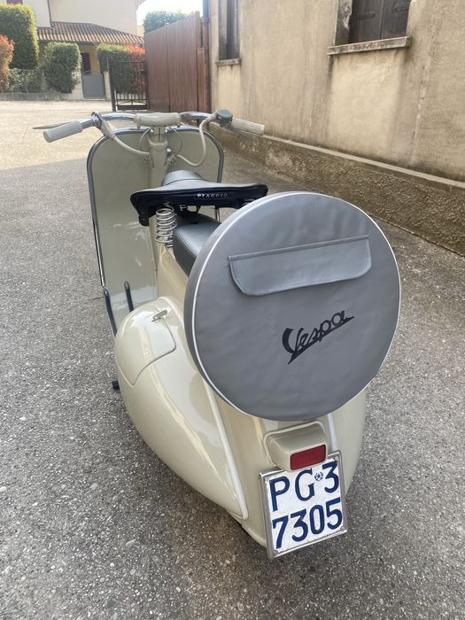 Piaggio Vespa 125 ( Faro basso ) de colectie