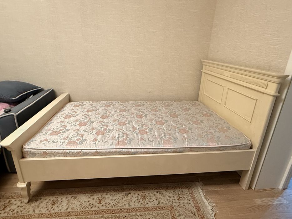 Кровать с матрасом фирмый Cavio