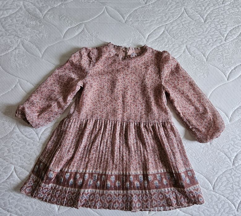 Rochita Mayoral, cu model floral si pliuri, marimea 104