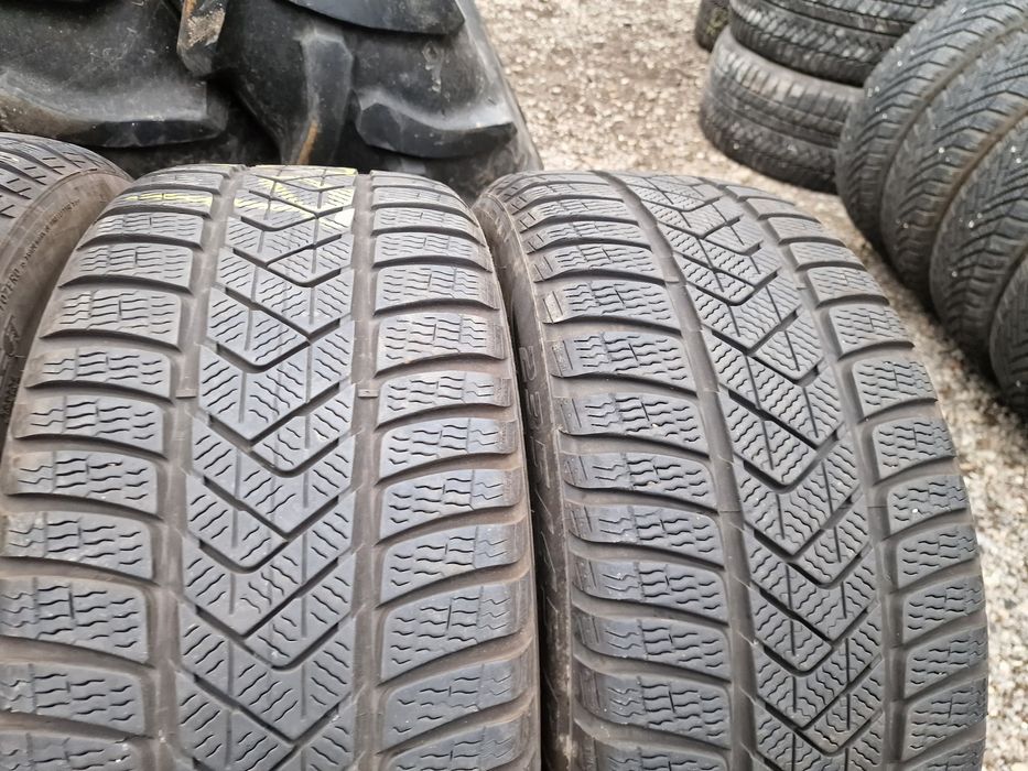 Anvelope 235/45R18 marca Pirelli, M +S, DOT 2022