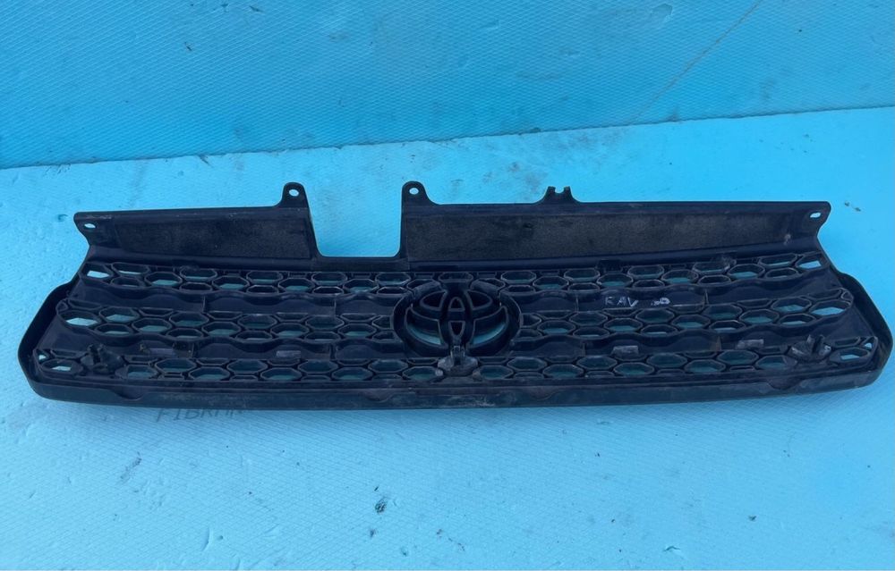 Решетка Тойота Рав 4/ Toyota Rav 4    2000 - 2005г