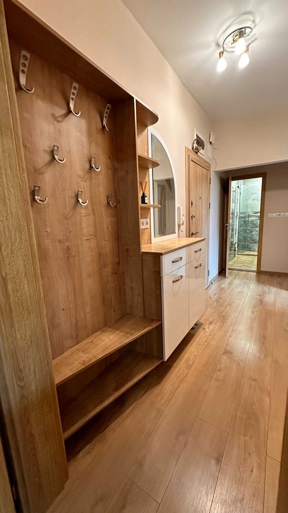 Дава се под наем Тристаен апартамент в Пловдив, Изгрев - 70 кв.м за 408 € - Снимка #2