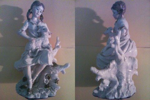 Fetita cu ied in brate, bibelou vintage