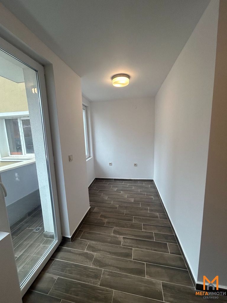 Дава се под наем Офис в Севлиево - 27 кв.м за 153 € - Снимка #1