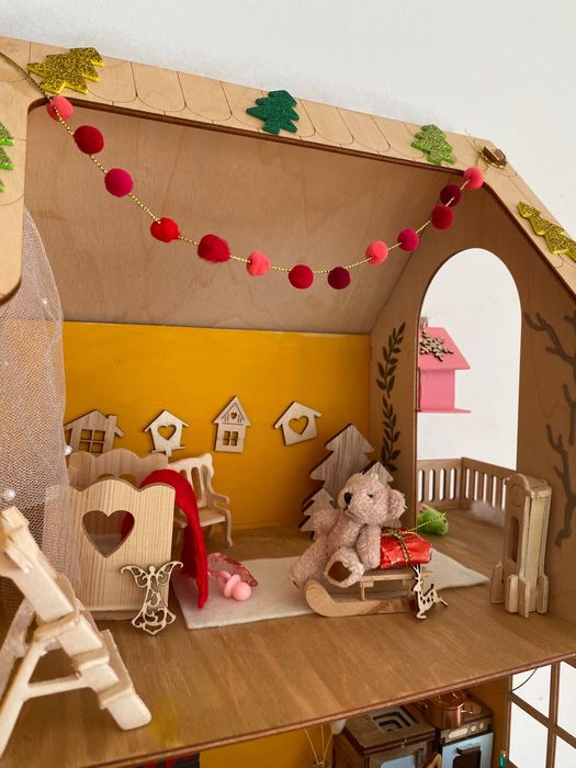 Къща за кукли от дърво