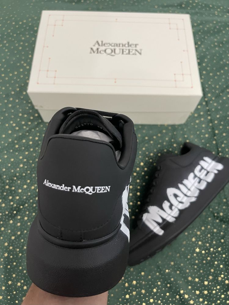 ALEXANDER Mcqueen Graffiti