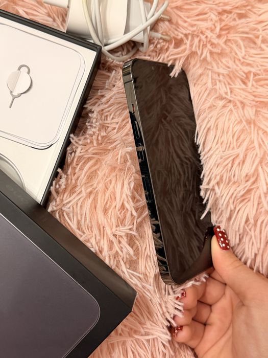 Iphone 13 pro 256 gb + зарядно с адаптер