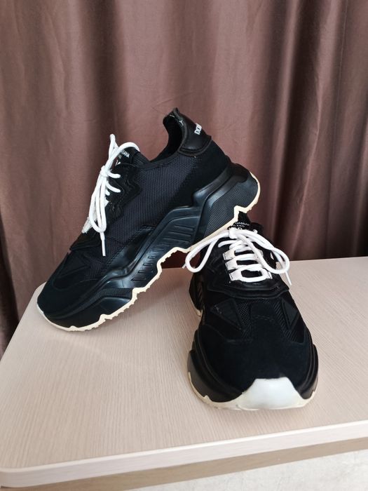 Кроссовки женские бу " Dolche $ Gabbana"Milano