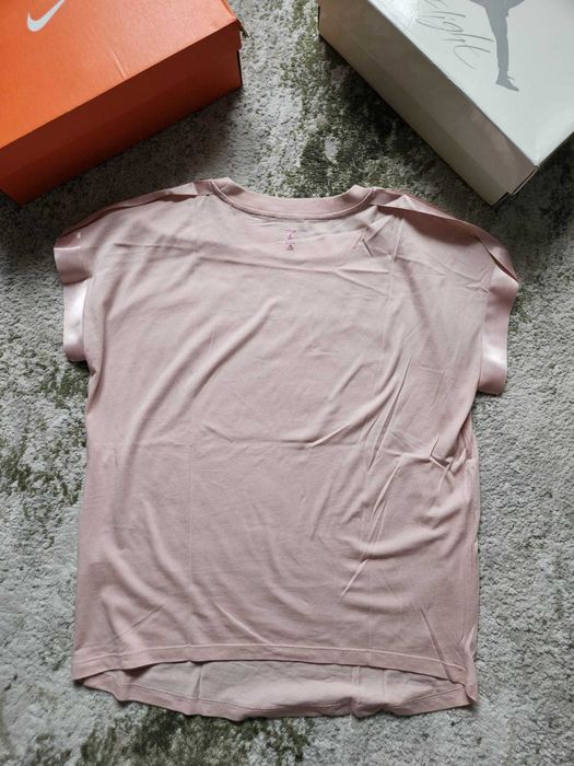 Tricou Guess roz, marimea L pentru femei.