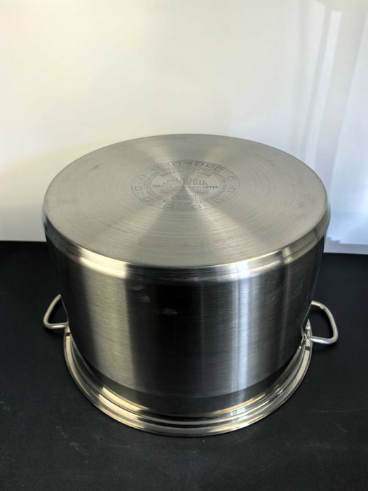 Oala inox 38x26 cm 30 litri cu capac sticla 350 lei