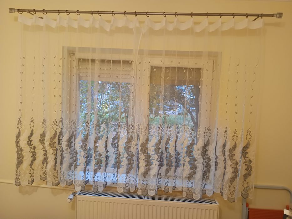 Perdea scurta cu model și sclipici