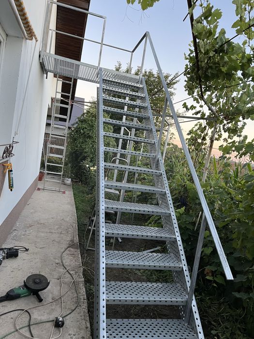 Scări metalice zincate