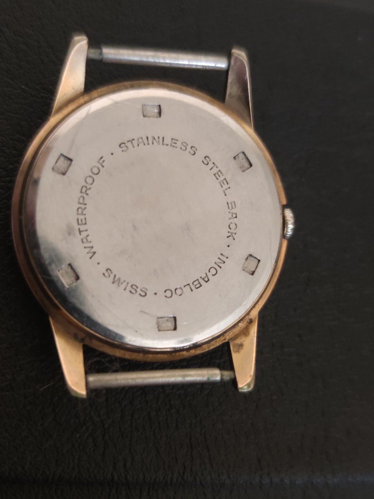 Продавам часовник позлатен Edox с 21 камъка не сменя дата.