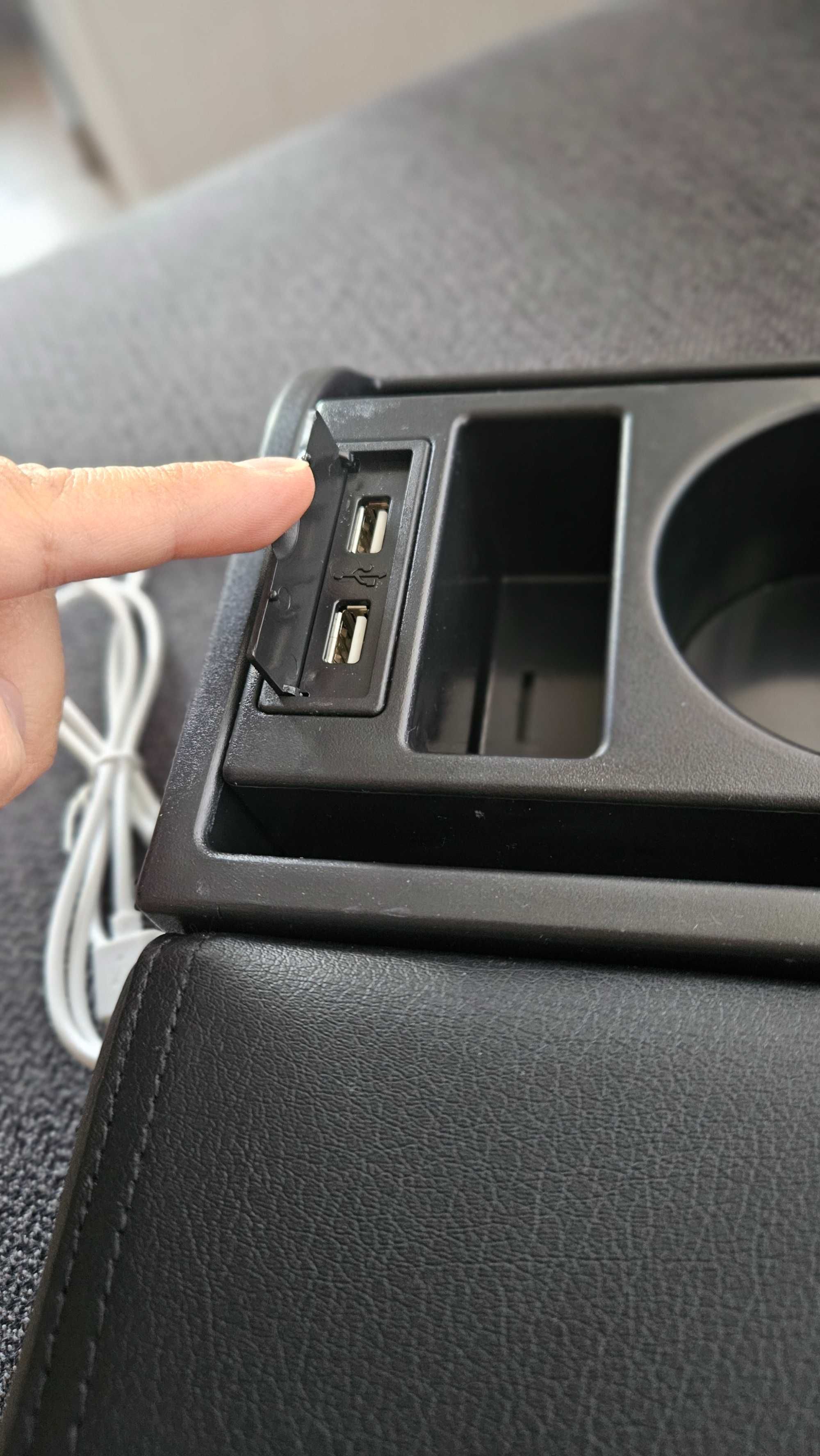 Подлакътник за кола - универсален с 2xUSB