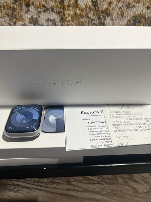 Apple Watch 9, GPS, Carcasa Silver 45 mm impecabil