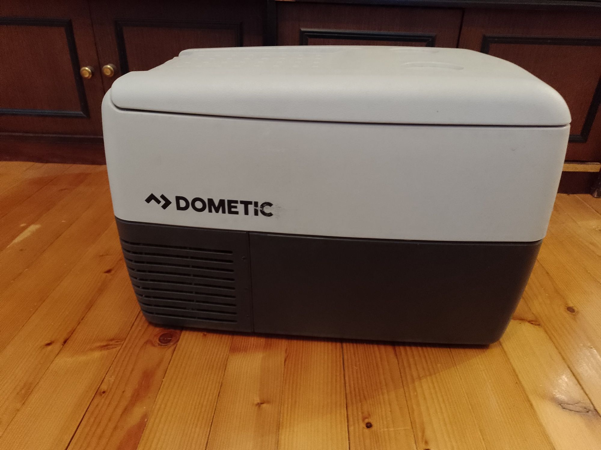 Компресорен хладилник Dometic Coolfreeze CDF36 , 31л , 12/24V