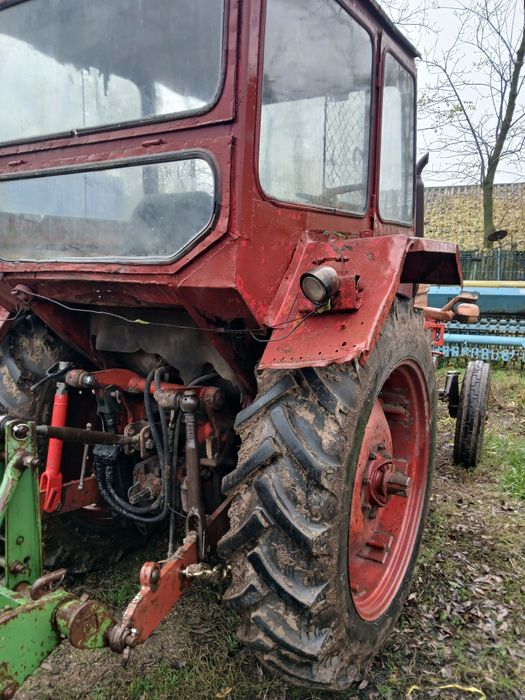 Vând tractor u650 si remorca ,tractor new holland