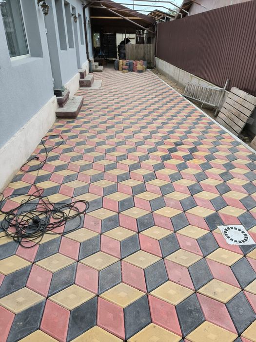 Pavaj si capace de gard