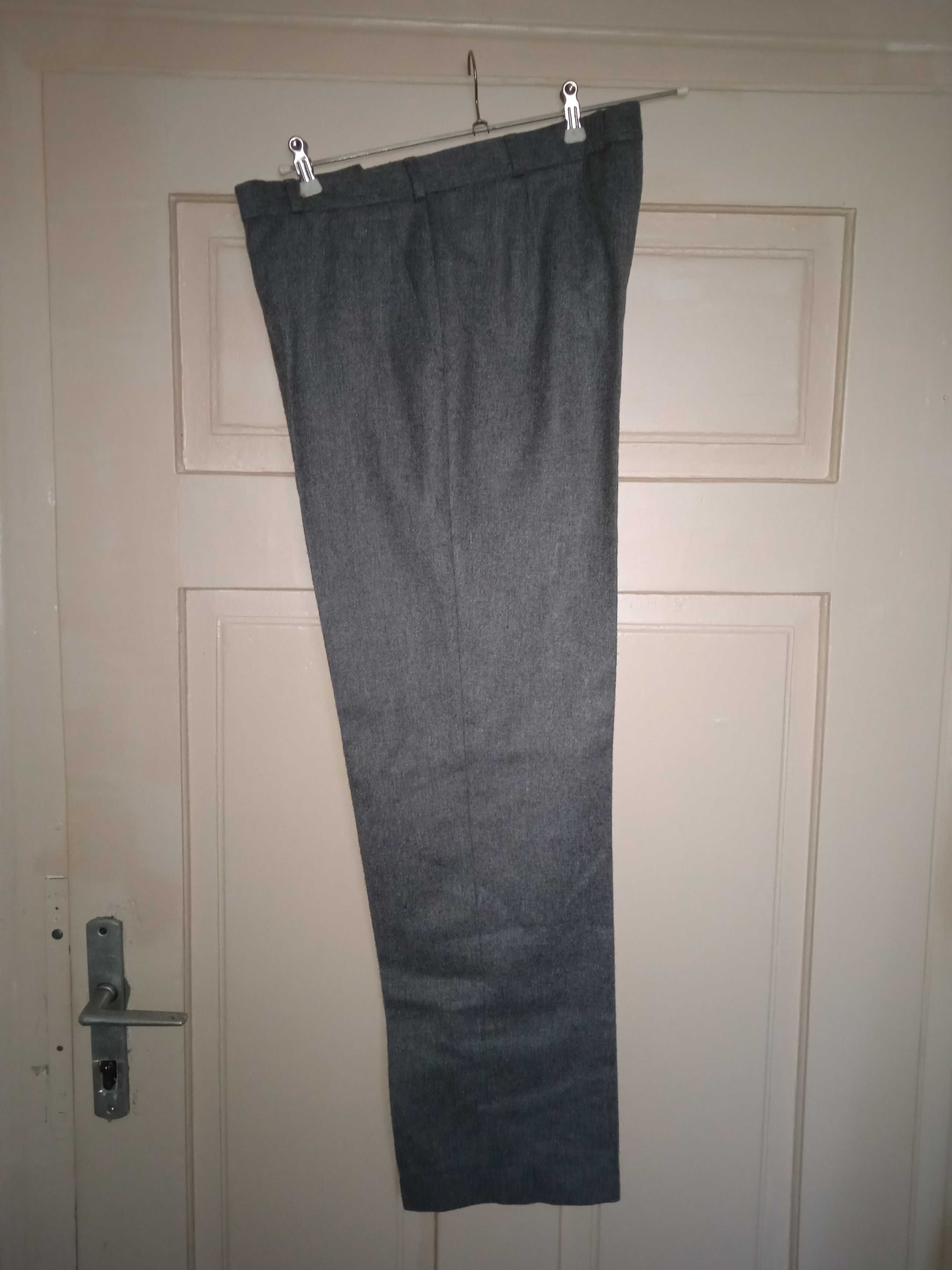 Vand pantaloni barbati