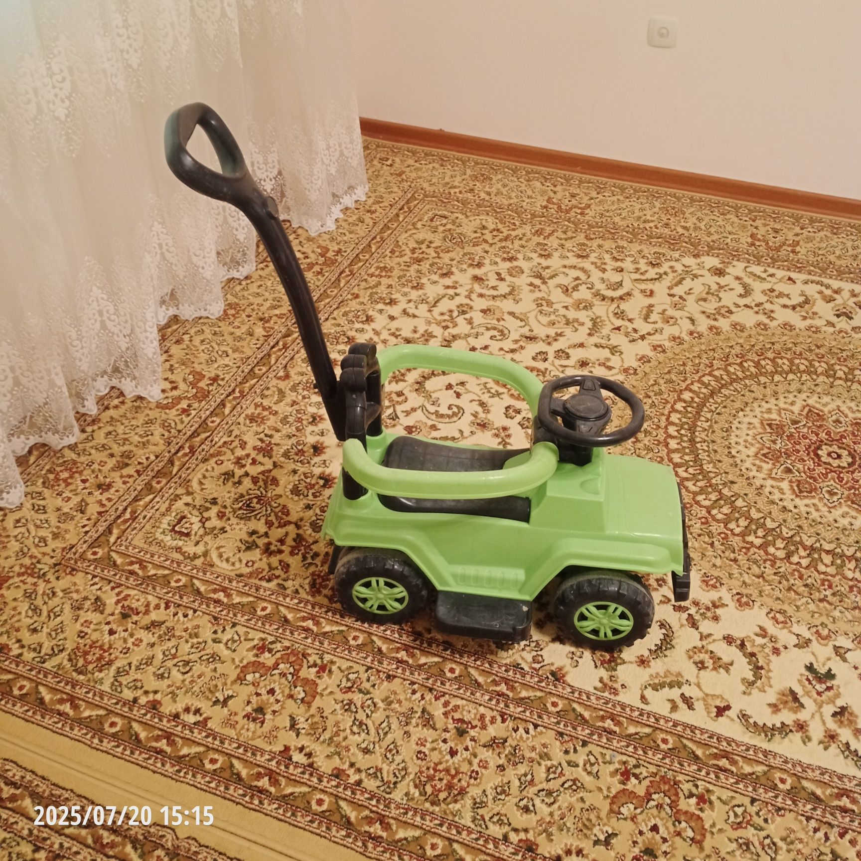 Продается трёх колёсный велосипед и  машинка каталка