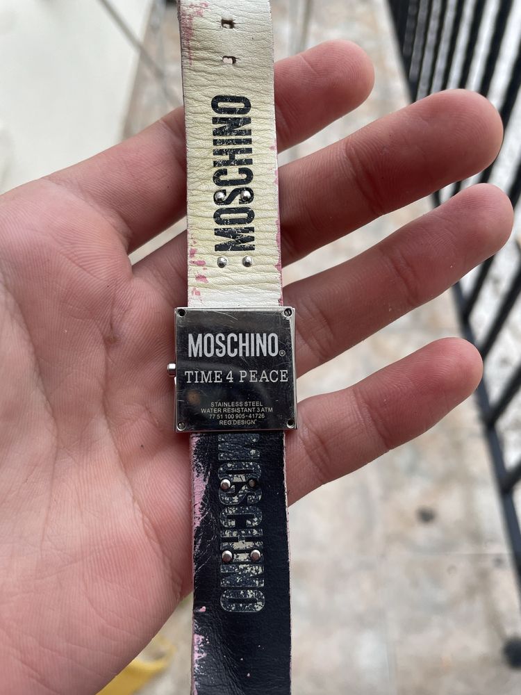 Часовник Moschino